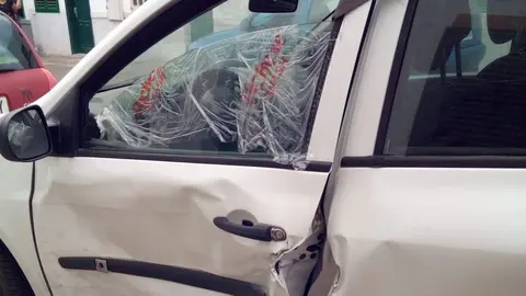 Imagen del coche siniestrado este martes.