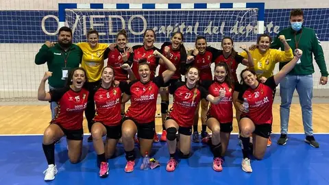 La sonrisa de las jugadoras lanzaroteñas demuestra la alegría que supuso su importante triunfo.