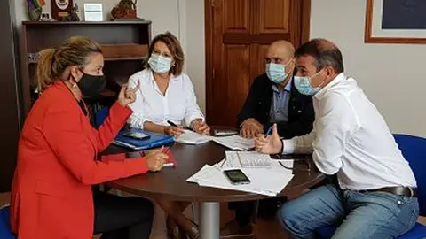 Imagen de una reunión de los cuatro parlamentarios del PSOE de Lanzarote.