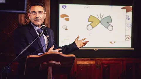 CODO CON CODO OSWALDO