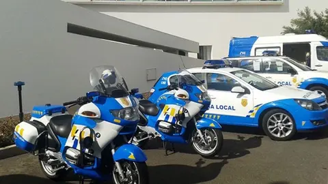 Veh&iacute;culos de la Polic&iacute;a Local de T&iacute;as.
