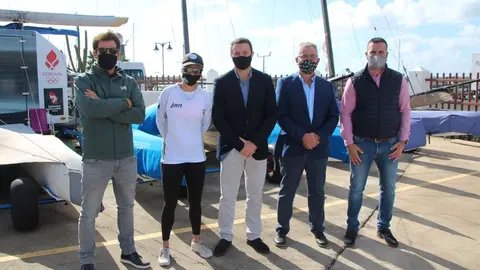 El alcalde de Yaiza y otros miembros del Gobierno visitaron a los regatistas.