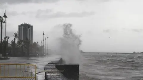 Imagen de archivo de mal tiempo en las costas.