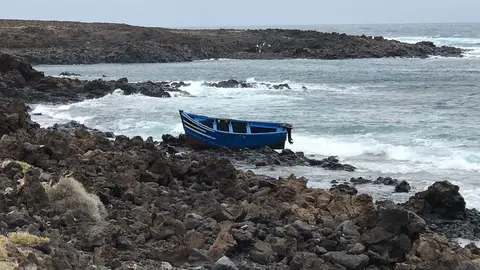 Policía-local-Teguise-patera-La-Graciosa-3
