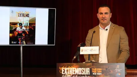 El concejal de Deportes durante la presentación de la prueba.