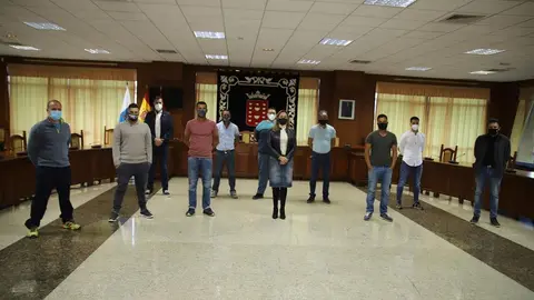 Recepción a rescatadores  náufragos en Órzola  (1) (1)