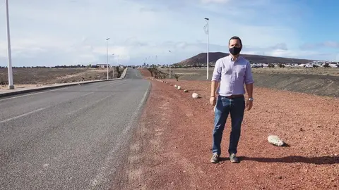 Jonatan Lemes, concejal de Obras Públicas, en la calle La Molina 