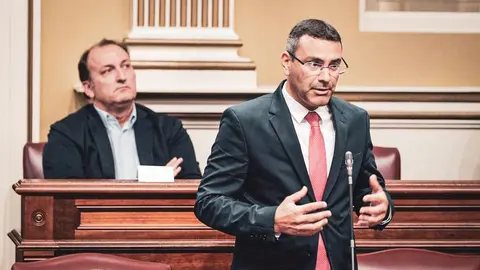 OSWALDO B EN PARLAMENTO