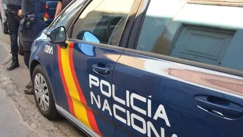 herido-grave-un-policia-nacional-tras-volcar-su-coche-al-ser-embestido_1_