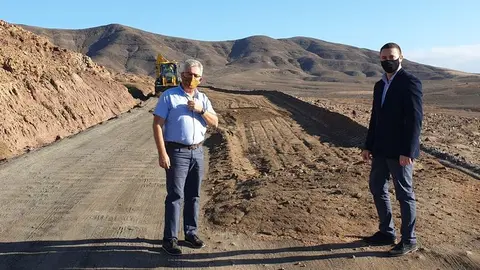 Óscan Noda y Ángel Domínguez visitando la zona 2 