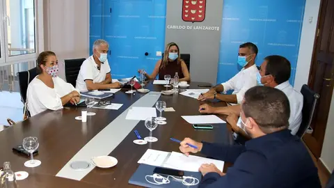 Presidenta junto alcaldesa y alcaldes