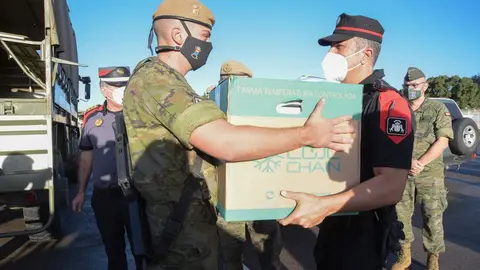 Entrega de las vacunas a la Policía Canaria