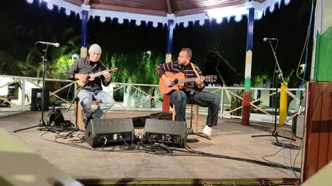 Concierto de Alexis Lemes y Adrian Niz, Pueblo Marinero Costa Teguise  (11) 