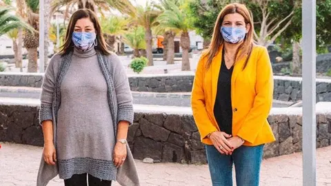 Arrecife ayuda a las ONGs. La alcaldesa Astrid Pérez  y la concejal de Serrvicios Sociales, María Jesús Tovar