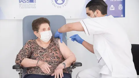 Doria Ramos recibe la segunda dosis en Tenerife
