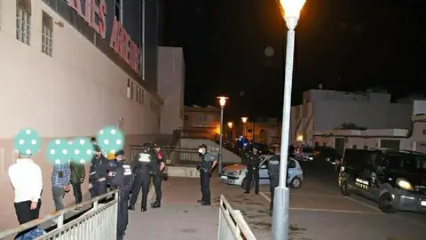 Despliegue de la Policía Local de Arercife  durante este pasado fin de semana en la capital de Lanzarote. Actuación en el barrio de Argana Alta