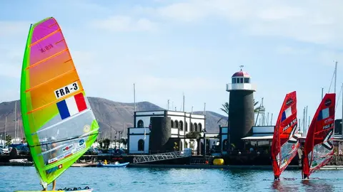 windsurf