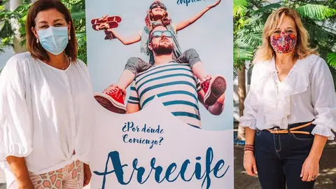 Arrecife abona las ayudas a los unive4rsitarios. La alcaldesa y la concejal de Educación en la presentación de unas jornadas formativas