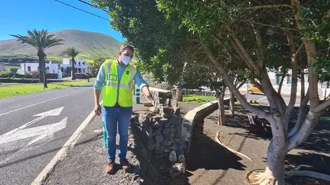 Obras Muro  carretera de Uga (1)