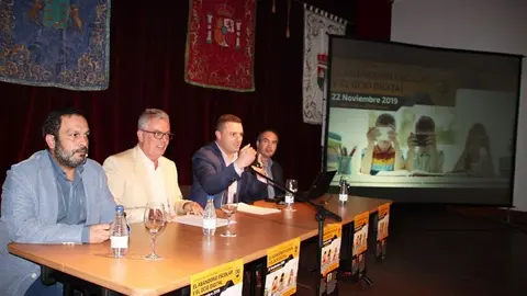 Óscar-Noda-Ángel-Domínguez-y-ponentes