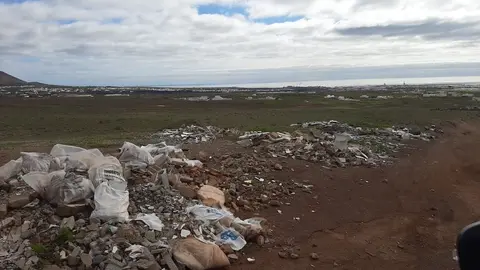 Vertido de escombros (Imagen de Cs)