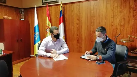 El alcalde de Yaiza y el concejal de Obras Públicas