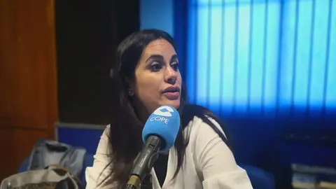 Vidina Espino en los estudios de COPE en Lanzarote.