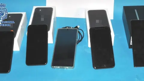 Imagen de los móviles recuperados por la Policía Nacional.