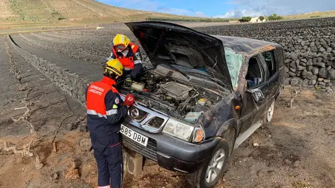 Imagen de los bomberos en el accidente.