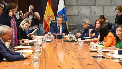Ángel-Víctor-Torres-preside-la-reunión-del-Consejo-de-Gobierno