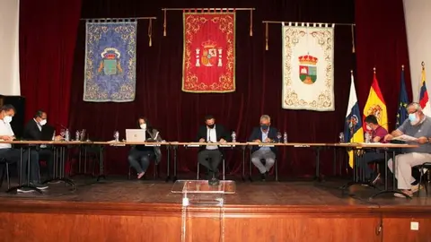 Imagen del pleno celebrado este jueves en Yaiza.