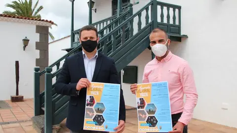 Óscar Noda, alcalde de Yaiza, y Daniel Medina, concejal de Cultura