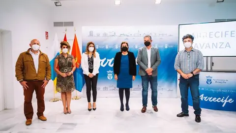 La alcaldesa Astrid Pérez y los portavoces de los partidos que integran el grupo de Gobierno en el Ayuntamiento de Arrecife