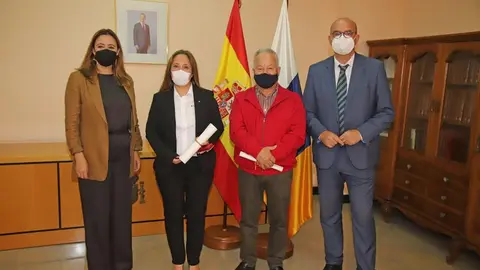 distinción a Tamar Luis y a Rafael González