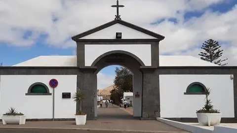 Exterior del cementerio municipal de Arrecife (2)