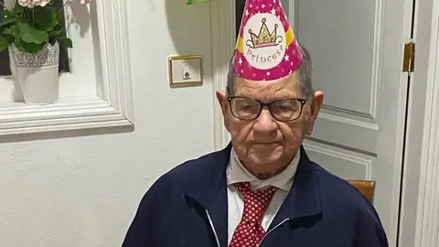 Machín durante la fiesta que le preparó su familia este domingo en Arrecife.