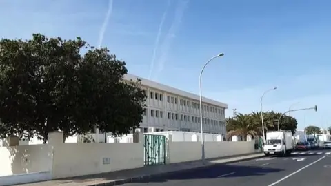 Exterior del IES Altavista, en el barrio de Tinasoria