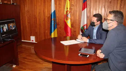 Óscar Noda y Neftalí Acosta durante la reunión.