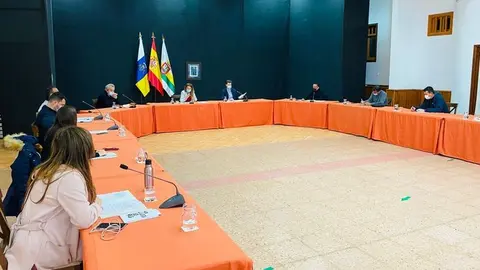 Imagen de archivo de un pleno de Haría.