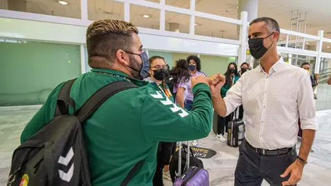 Zonzamas_Balonmano_Campeonas_llegada-6312 (7) (2)