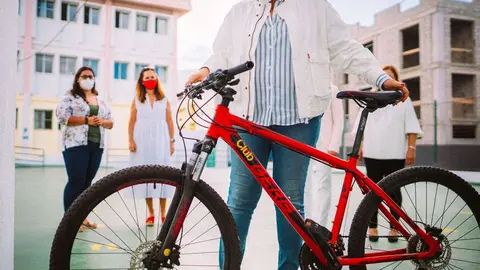 Nuevo aparcabici en el colegio Nieves Toledo