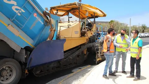 Óscar Noda y el concejal de Obras Jonatan Lemes