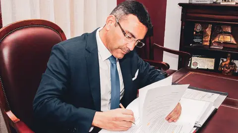 OSWALDO B FIRMANDO EN DESPACHO