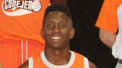 Howie Roka en uno de los días que jugó al baloncesto con el equipo lanzaroteño