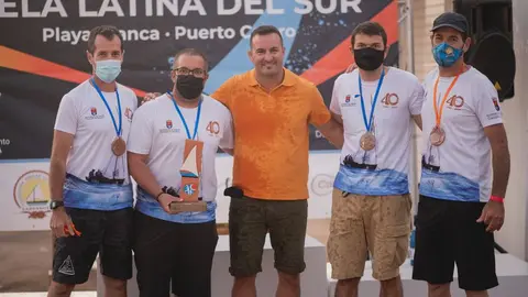 Campeones con el concejal de Deportes de Yaiza  Ángel Lago
