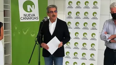 Los principales dirigentes de Nueva Canarias este sábado durante su rueda de prensa