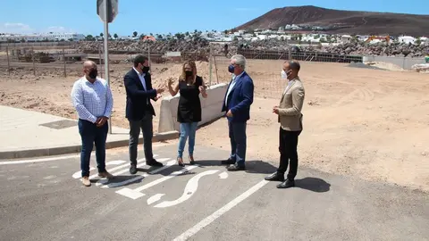 Visita al campo de fútbol de Playa Blanca, obra cofinanciada por las dos administraciones