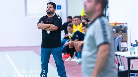 Imagen de Juan Rivera durante su etapa como técnico del