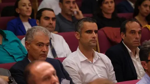 AB494C7A-DE5B-49FD-8573-73BF39B18A65