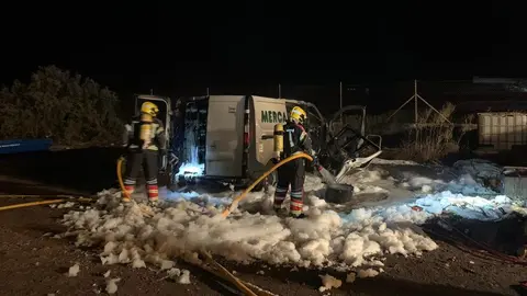 Momento de la actuación de los bomberos